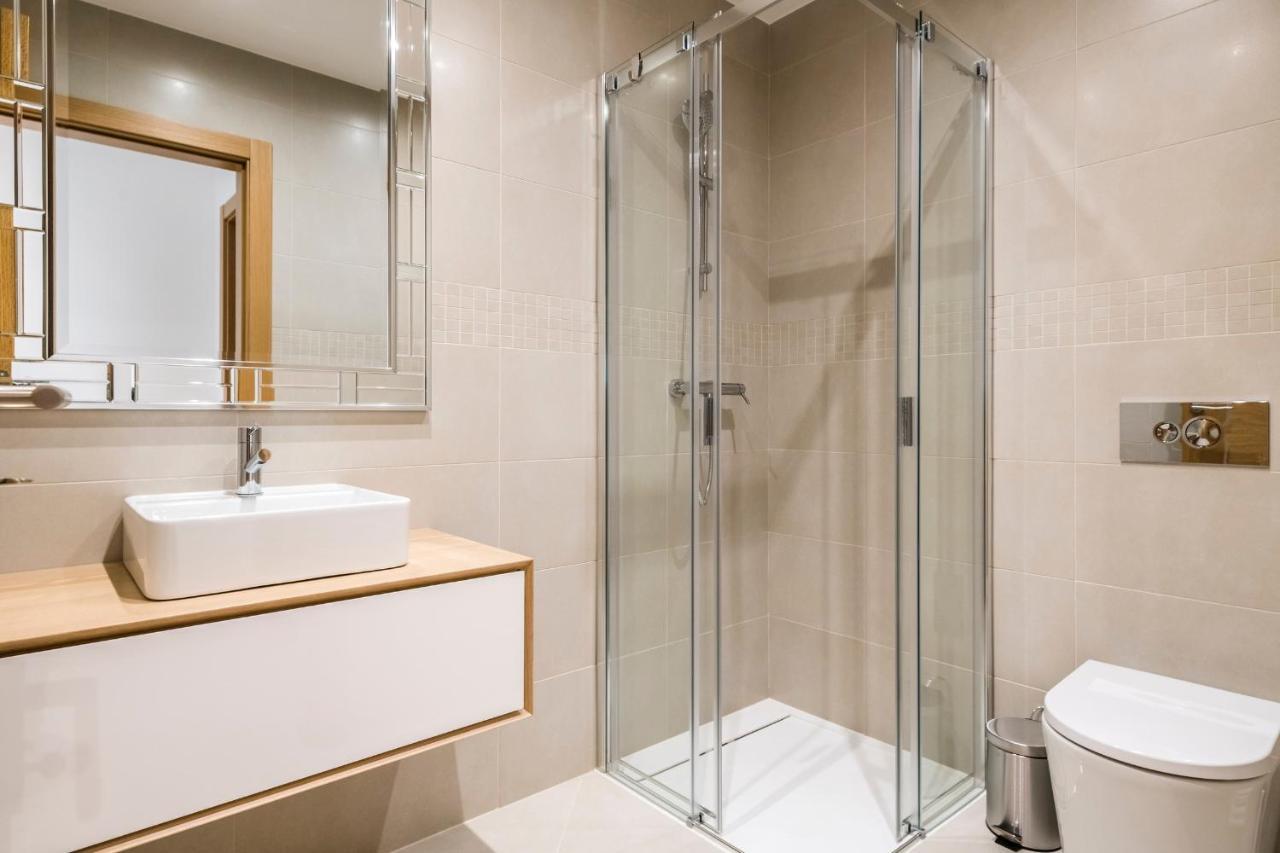 Coolhouses Lagos, 2 Bed Stylish City Flat, Rooftop Shared Pool, Clayheart Екстер'єр фото
